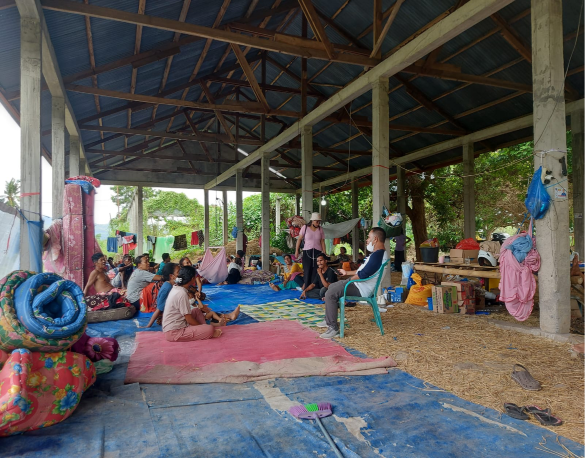 Families affected by Mount Lewotobi Eruption forced to evacuate at the Posts Balai Pertanian, one of the sub-posts of the Konga Evacuation Post (Photo: YPPS/CIS Timor)