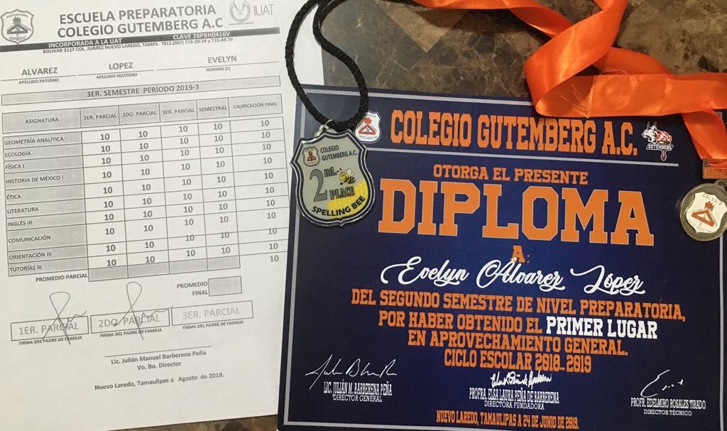 Diploma y medallas de primero de preparatoria (derecha) y calificaciones finales del tercer semestre de preparatoria (izquierda) Diploma y medallas de primero de preparatoria (derecha) y calificaciones finales del tercer semestre de preparatoria (izquierda)