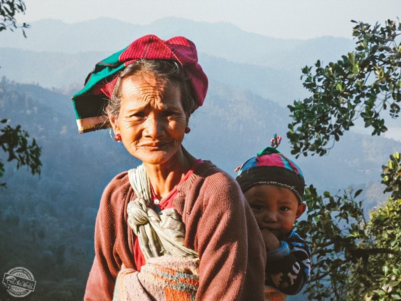 Eine Frau in den Bergen von Myanmar Eine Frau in den Bergen von Myanmar