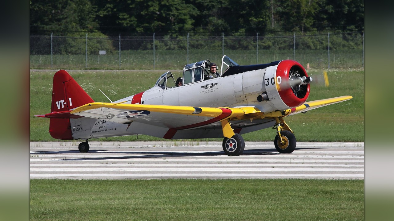 1943 SNJ-4 N224X by Florida Wing