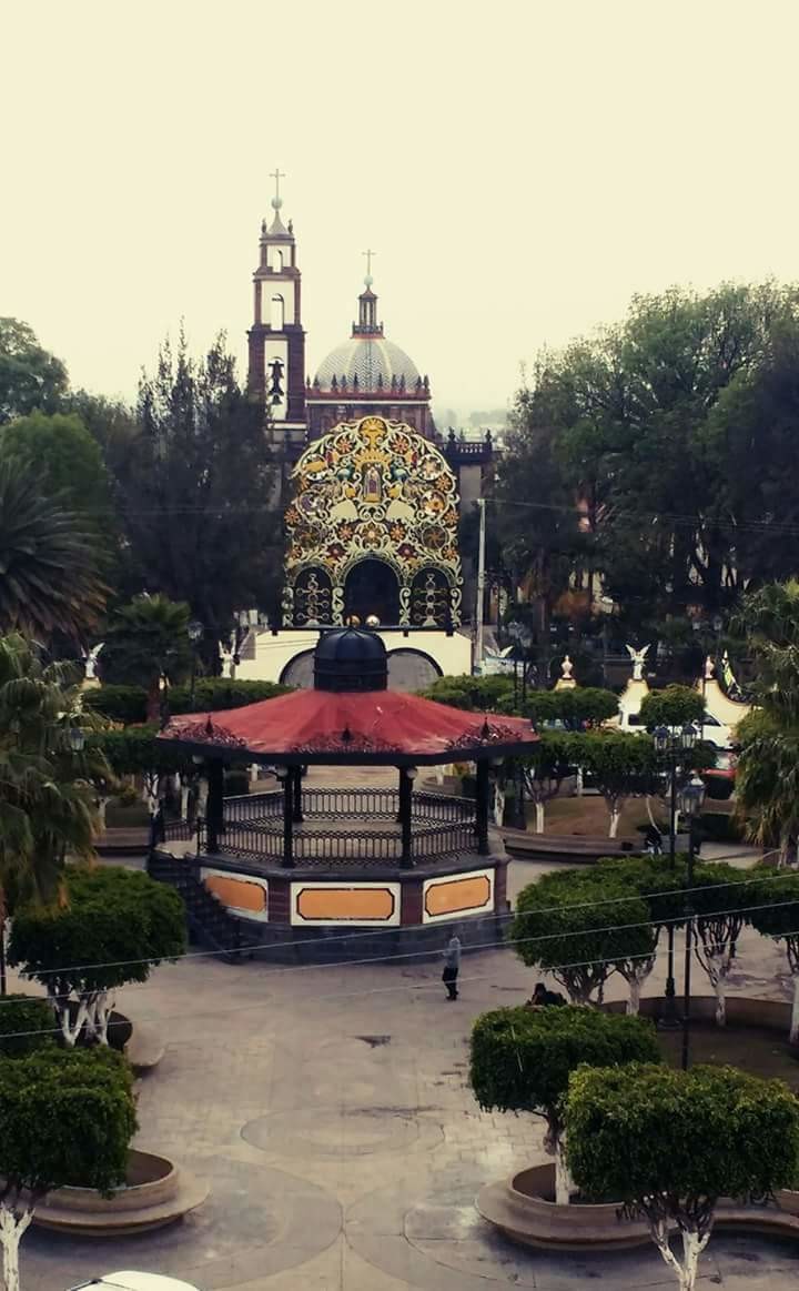 Tultepec's church adorned for the celebrations