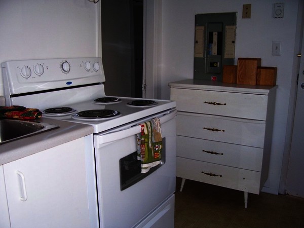 a pic of the tiny Santa Rosa kitchen in one of the apartments