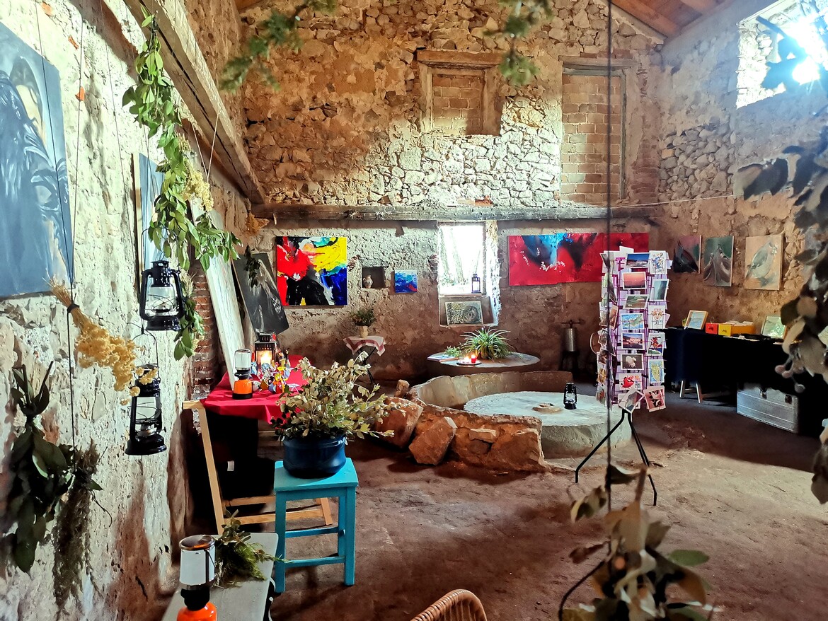 The first events in Tuorić were held without electricity - only candlelight and oil lamps lit the space.