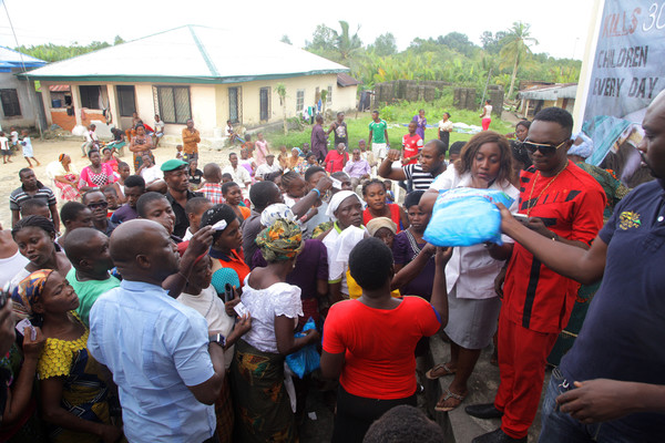 Crowd receiving mosquito nets